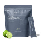 TWONATURALS Daily Electrolytes+ Lime – Beutel mit 30 Sticks und Limetten